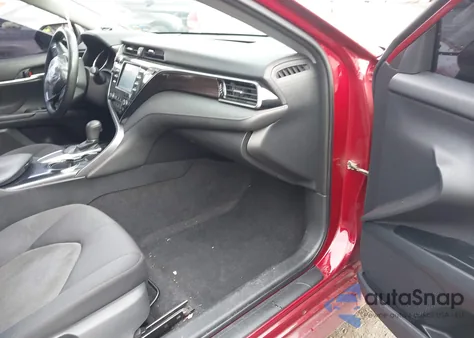 2019 Toyota Camry Le z USA, uszkodzony, nr VIN 4T1B11HK6KU828465